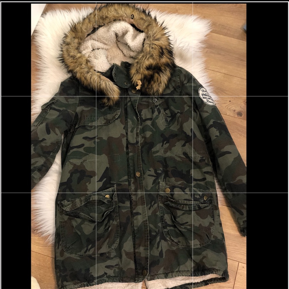 Camo oversized coat with fur hood